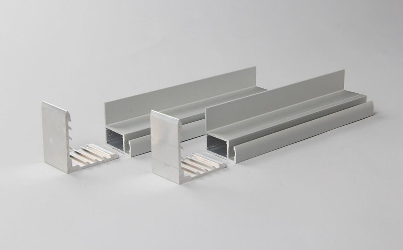 Frame profiles with corner keys